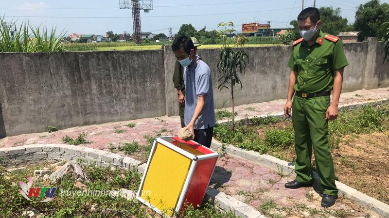 Trần Mạnh Hoàng thực nghiệm hiện trường vụ trộm tại chùa Hồng Phúc vào đêm 09.5.2021-