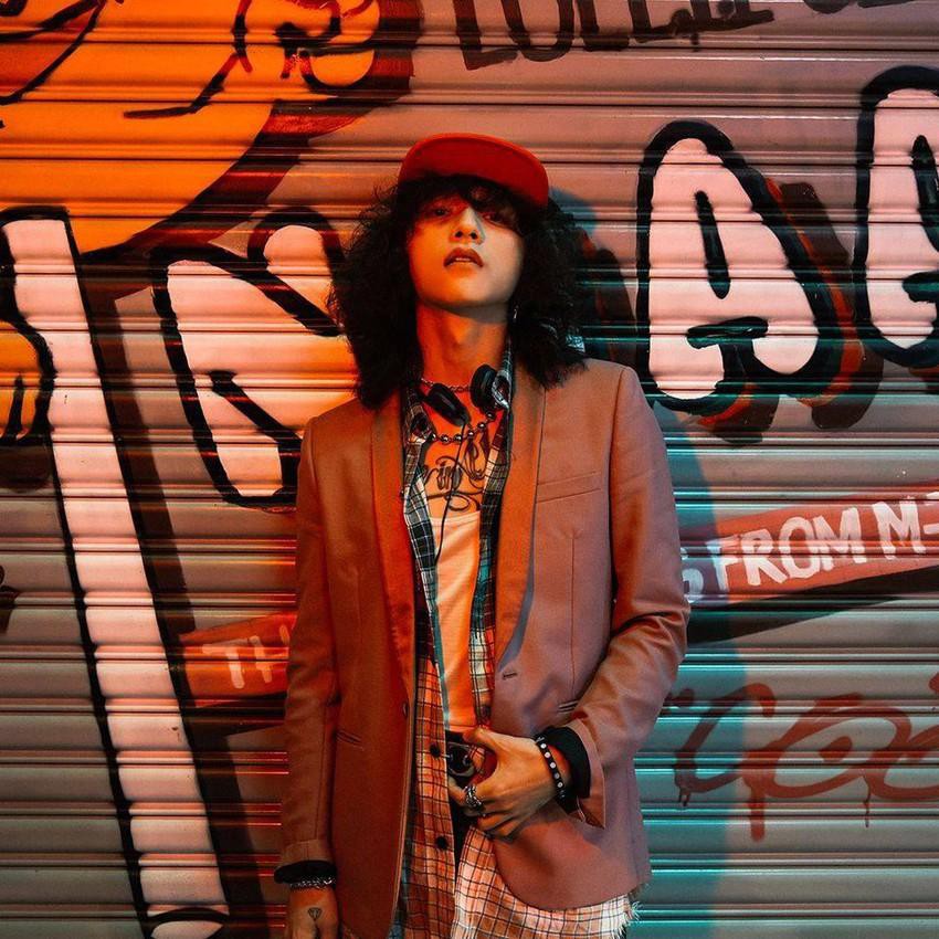 Tạo hình của Sơn Tùng M-TP trong MV There’s no one at all. Ảnh: M-TP.