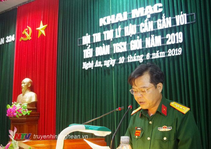 Đồng chí Đại tá Lê Hồng Nhân, Sư đoàn trưởng quán triệt nội dung hội thi.