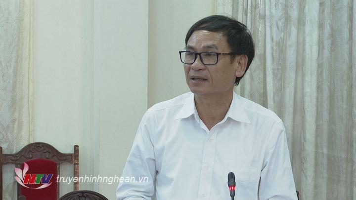 Bí thư Thị ủy Hoàng Mai Võ Văn Dũng phát biểu góp ý kiến tại hội nghị. 