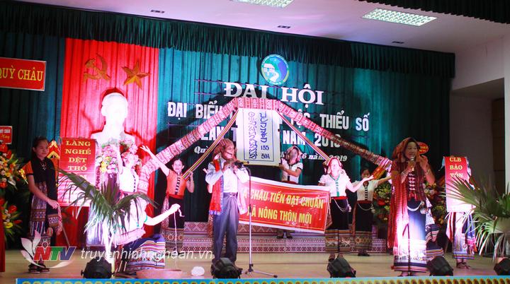 Các tiết mục văn nghệ chào mừng đại hội.