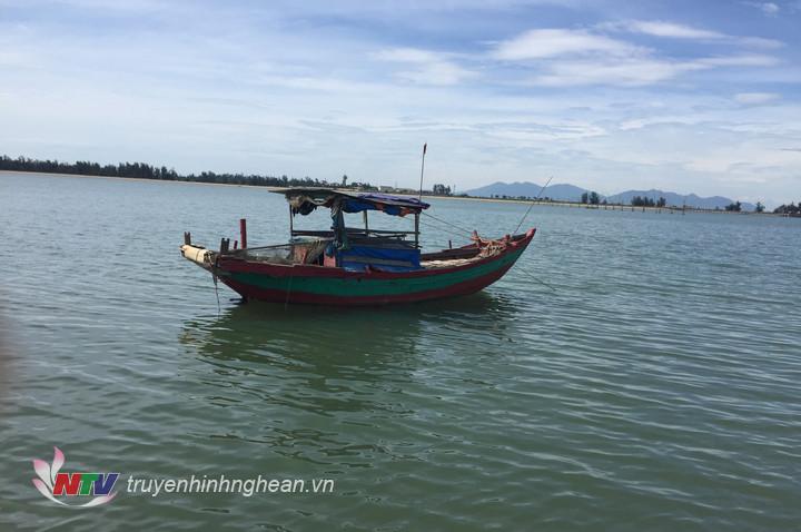 Phương tiện tàng trữ kích điện khai thác thủy hải sản