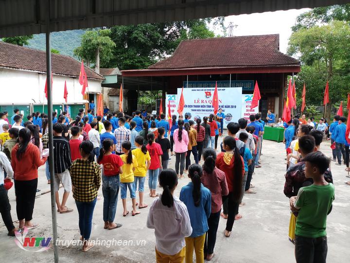 Toàn cảnh buổi lễ ra quân.
