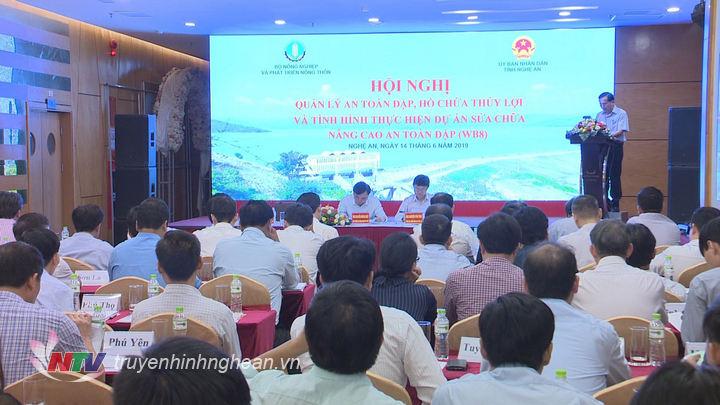 Toàn cảnh hội nghị.