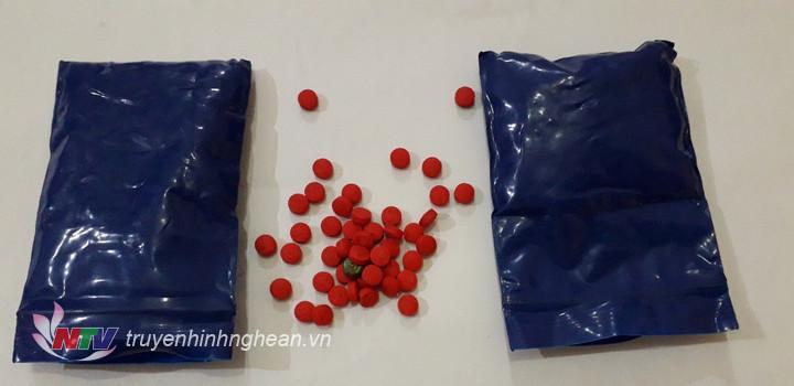 Gần 400 viên ma túy tổng hợp thu giữ được