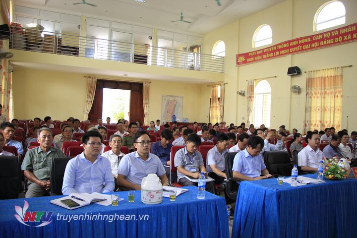 Toàn cảnh buổi tiếp xúc.
