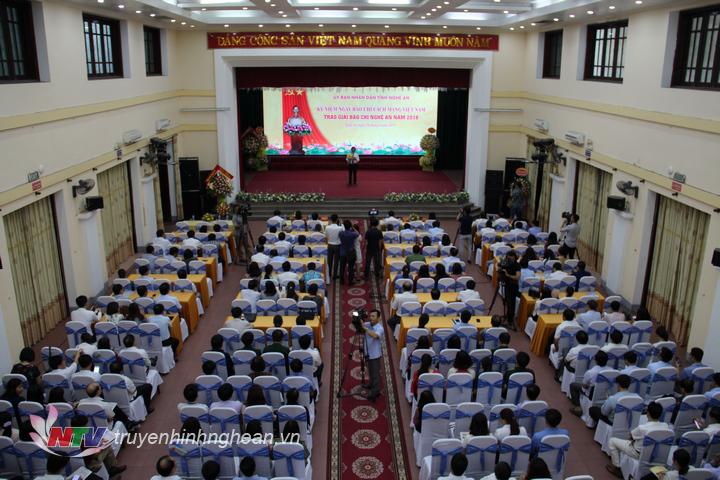 Toàn cảnh buổi lễ.