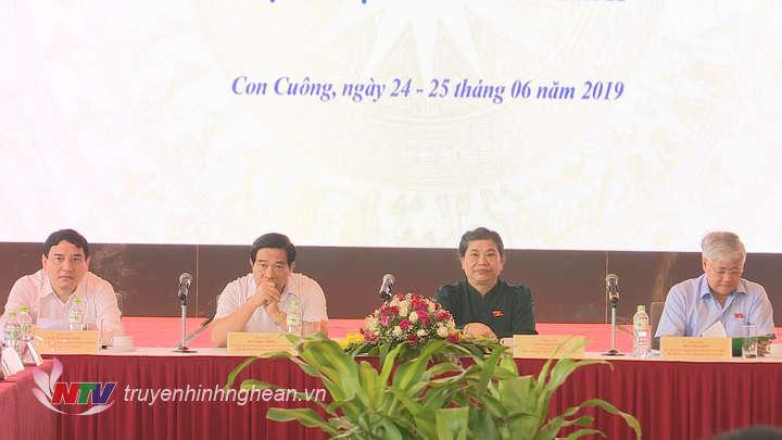 Các đồng chí chủ trì.