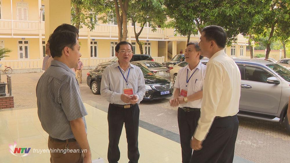 Phó PG88 go Bắn cá UBND tỉnh Đinh Viết Hồng kiểm tra và chỉ đạo Kỳ thi THPT Quốc gia tại điểm thi trường THPT Lê Viết Thuật.