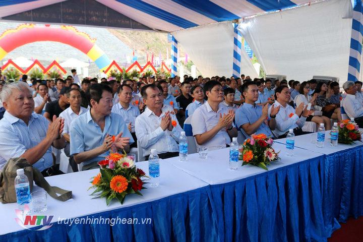 Các đại biểu tham dự.