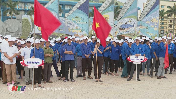 Khối phường, xã tại lễ phát động.