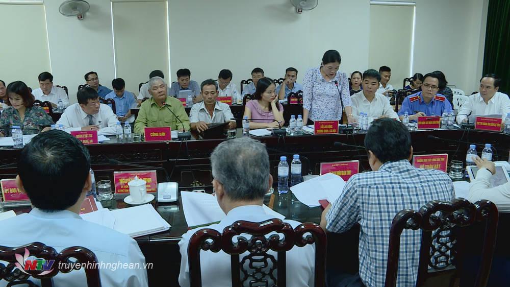 Đại diện lãnh đạo Sở LĐ-TBXH trả lời ý kiến công dân.