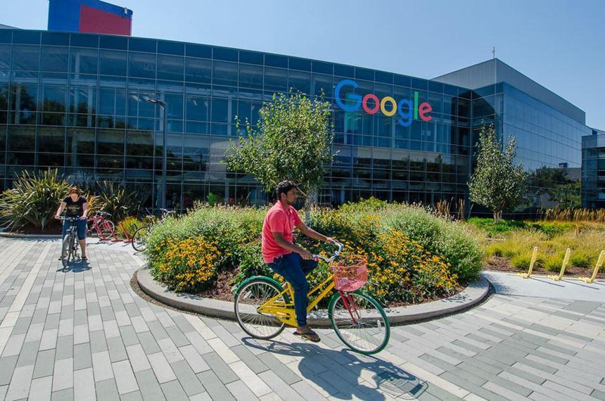 Bên ngoài trụ sở Google tại California. Ảnh: TripSavvy.