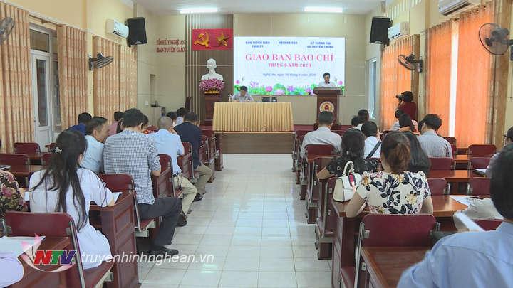 Toàn cảnh hội nghị.