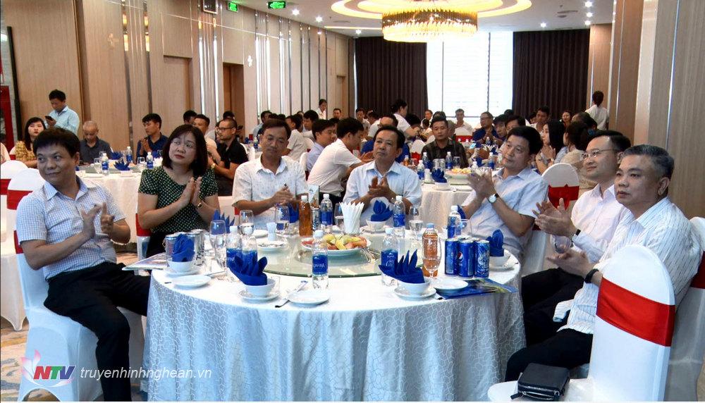 Các đại biểu tham dự.