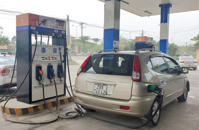 Giá xăng tăng mạnh từ 15 giờ chiều 27/6.