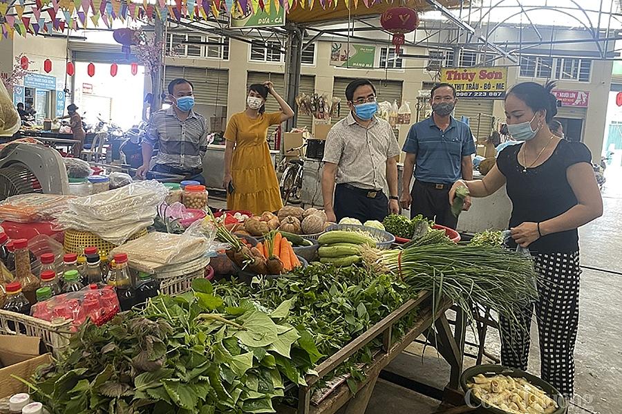 Đoàn Sở Công thương kiểm tra công tác phòng dịch tại chợ Sen, Nam Đàn (PG88 go Bắn cá).