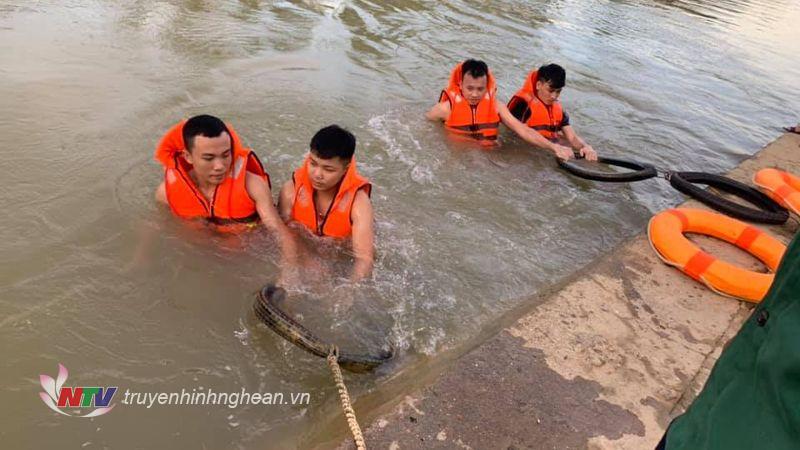 ực lượng chức năng đang tiến hành công tác tìm kiếm