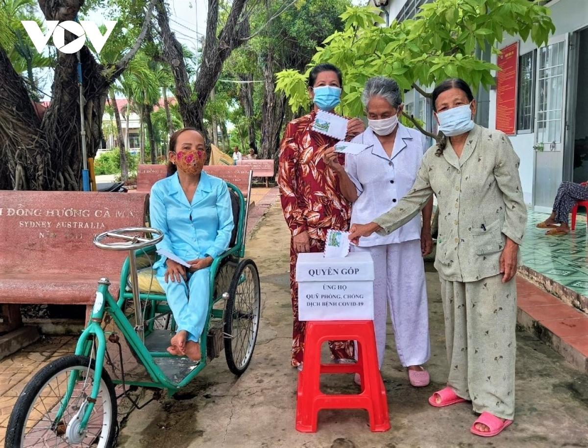 Đây đã là lần thứ 2 các cụ bà trong Trung tâm Bảo trợ xã hội tỉnh Cà Mau đóng góp cho cuộc chiến chống dịch Covid-19.