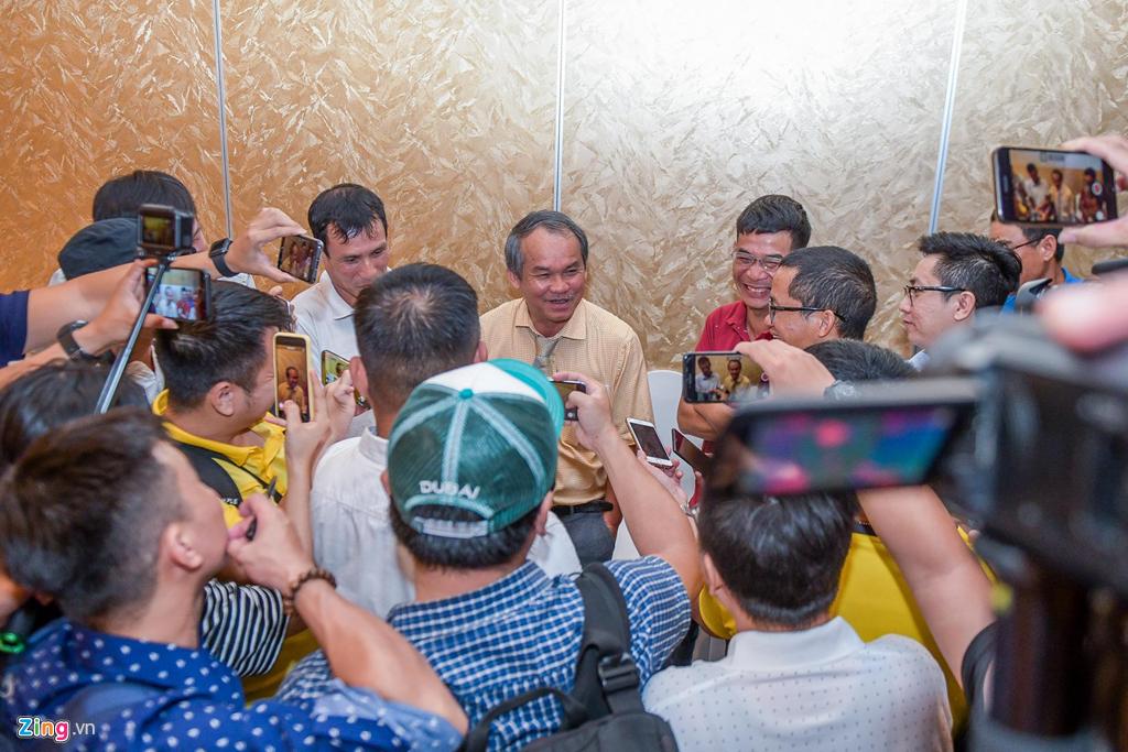 Bầu Đức có những chia sẻ bên lề đáng chú ý sau bản hợp đồng của Công Phượng. Ảnh: Quỳnh Trang.