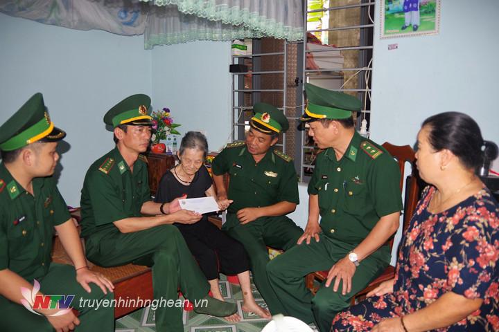 Đoàn công tác thăm, tặng quà Mẹ PG 88 Nổ Hũ Anh hùng 