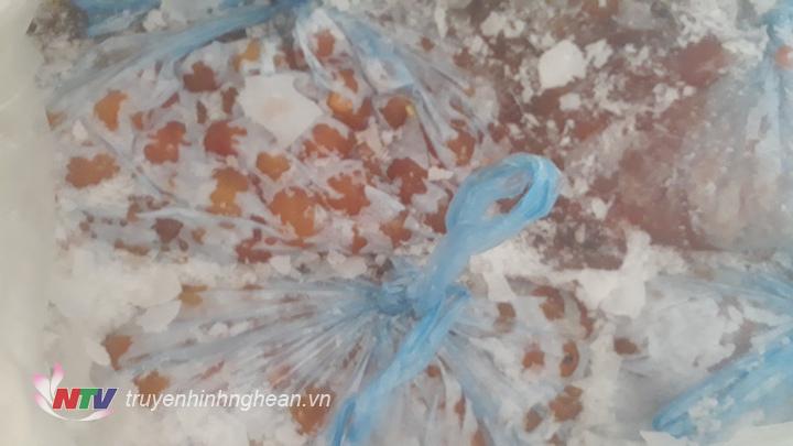 Số nội tạng động vật đã bốc mùi.
