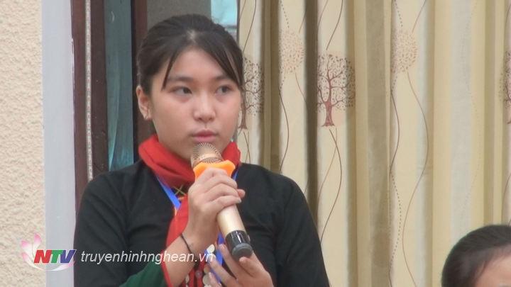 Các em nhỏ tham gia ý kiến tại diễn đàn.