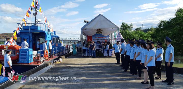 Quang cảnh lễ thượng cờ.