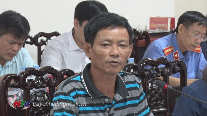 Công dân nêu ý kiến tại buổi tiếp dân.