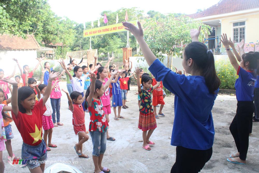 kỹ năng cho thanh thiếu nhi sinh hoạt Đoàn - Đội  trên địa bàn dân cư..