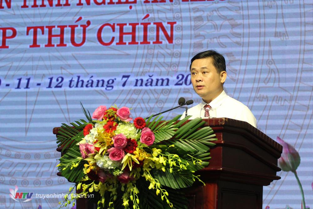 PG88 go Bắn cá UBND tỉnh Thái Thanh Quý đọc tờ trình về việc bầu bổ sung Ủy viên UBND tỉnh, nhiệm kỳ 2016 - 2021. 
