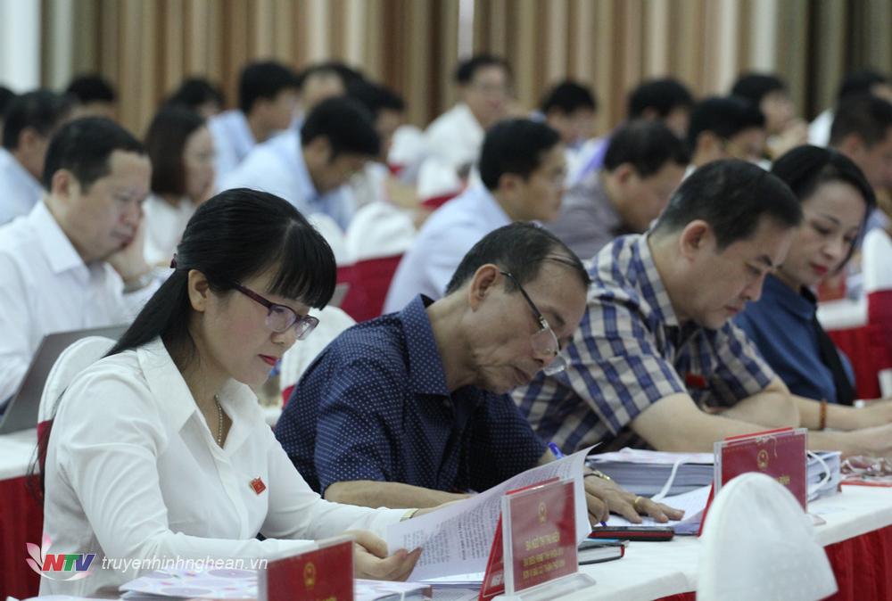 Các đại biểu tham dự kỳ họp.
