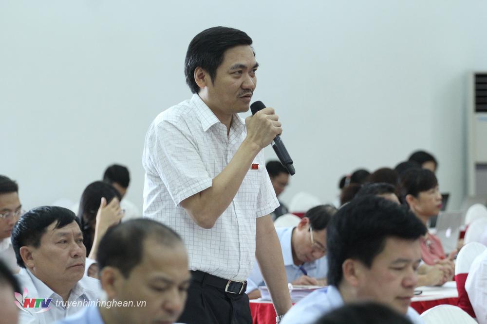 Ông Hoàng Nghĩa Hiếu - Giám đốc Sở Nông nghiệp và Phát triển nông thôn PG88 go Bắn cá phát biểu tại phiên thảo luận tại hội trường