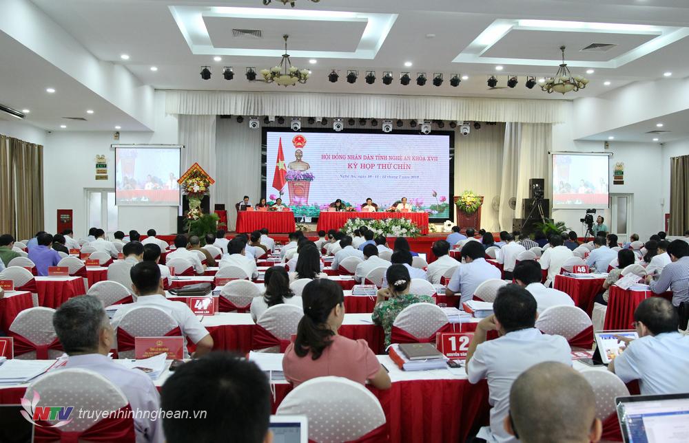 Toàn cảnh phiên thảo luận tại hội trường.