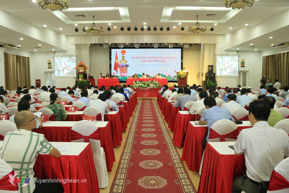 Toàn cảnh phiên họp.