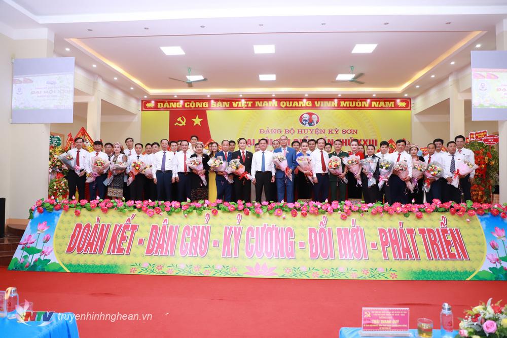 Ra mắt