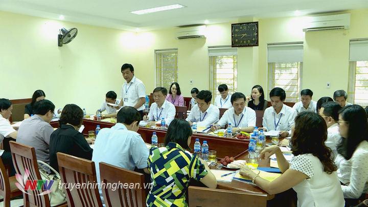 Toàn cảnh buổi làm việc.