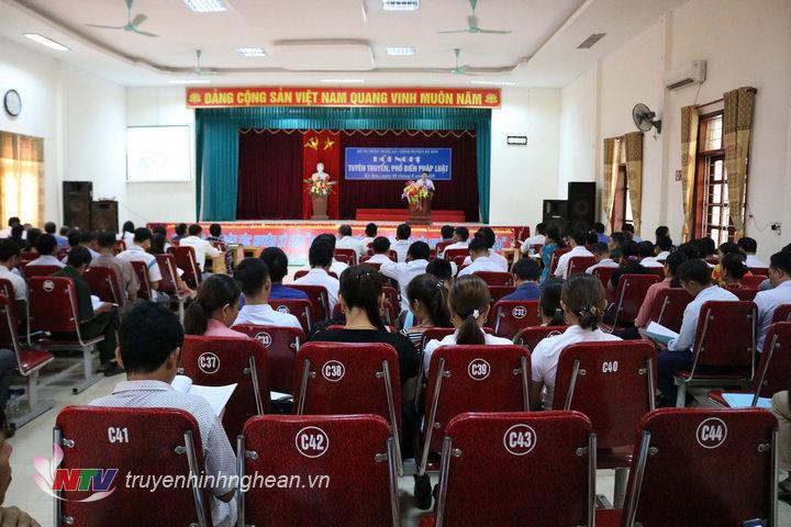 Toàn cảnh hội nghị.