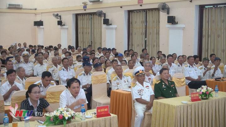 Các đại biểu tham dự buổi lễ.