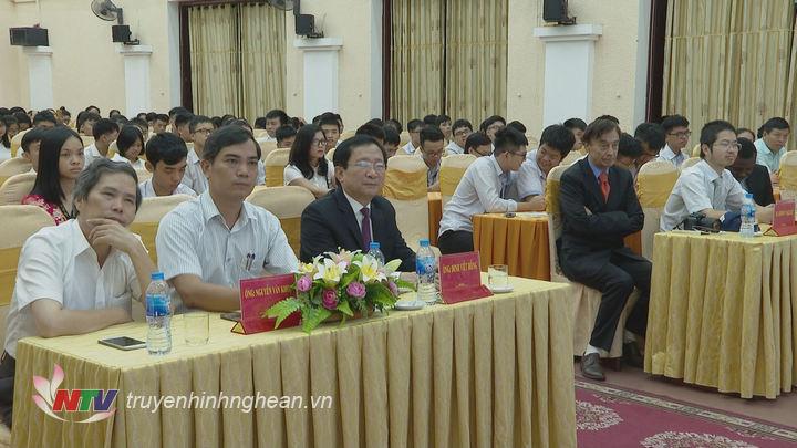 Các đại biểu tham dự.