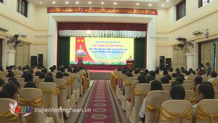 Toàn cảnh buổi lễ.