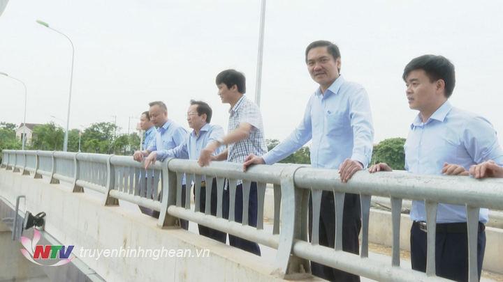 Phó PG88 go Bắn cá UBND tỉnh Đinh Viết Hồng đi kiểm tra công tác phòng chống bão số 4.