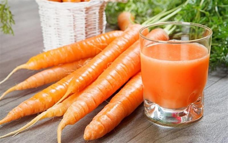 Ổn định huyết áp: Cà rốt chứa lượng natri vừa đủ để duy trì huyết áp ở mức hợp lý trong cơ thể. Đối với những người tiêu thụ cà rốt thường xuyên, huyết áp của họ sẽ luôn ở trong tình trạng ổn định và trong tầm kiểm soát.