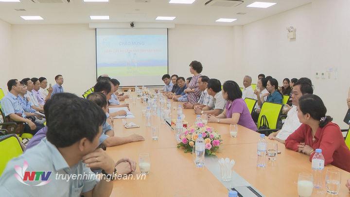 Toàn cảnh buổi làm việc.
