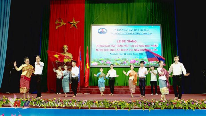Tiết mục văn nghệ chào mừng.