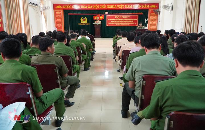 Toàn cảnh hội nghị.
