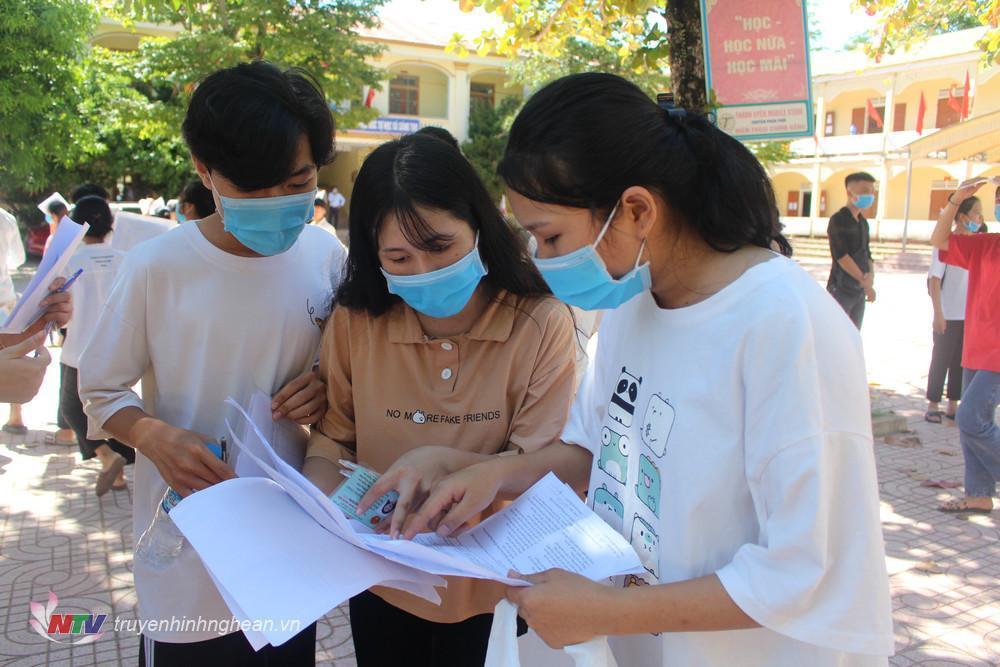 Thí sinh băn khoăn thay đổi nguyện vọng thế nào để có cơ hội đỗ cao nhất.