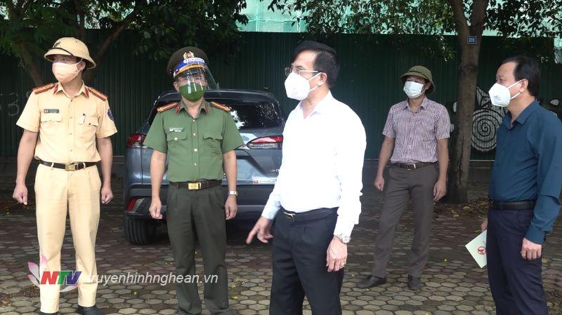 Tú nắm bắt tình hình việc kiểm soát người và phương tiện Đăng Ký M.PG88 tại chốt kiểm soát ngã 4 Ga Vinh-01.jpegPG88 go Bắn cá UBND TP Vinh - Trần Ngọc Tú nắm bắt tình hình việc kiểm soát người và phương tiện Đăng Ký M.PG88 tại chốt kiểm soát ngã 4 Ga Vinh