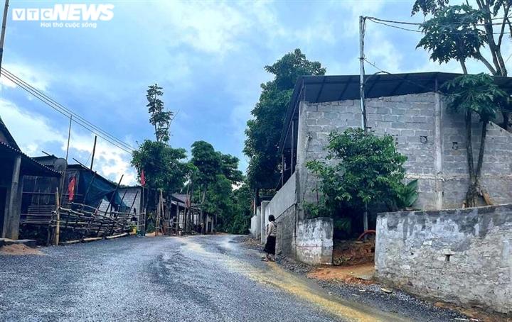 Bản Ván Ri (xã Húc) nơi nhiều cán bộ, chiến sĩ công an bị hành hung, nhập viện trong lúc bảo vệ xe chở cánh quạt điện gió vào công trường.