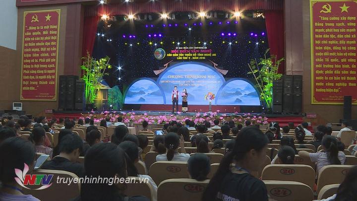 Quang cảnh hội diễn.